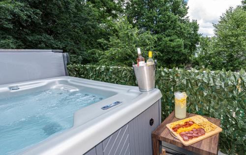 Kernersville House | Hot Tub WiFi Gym Firepit Kitchen
