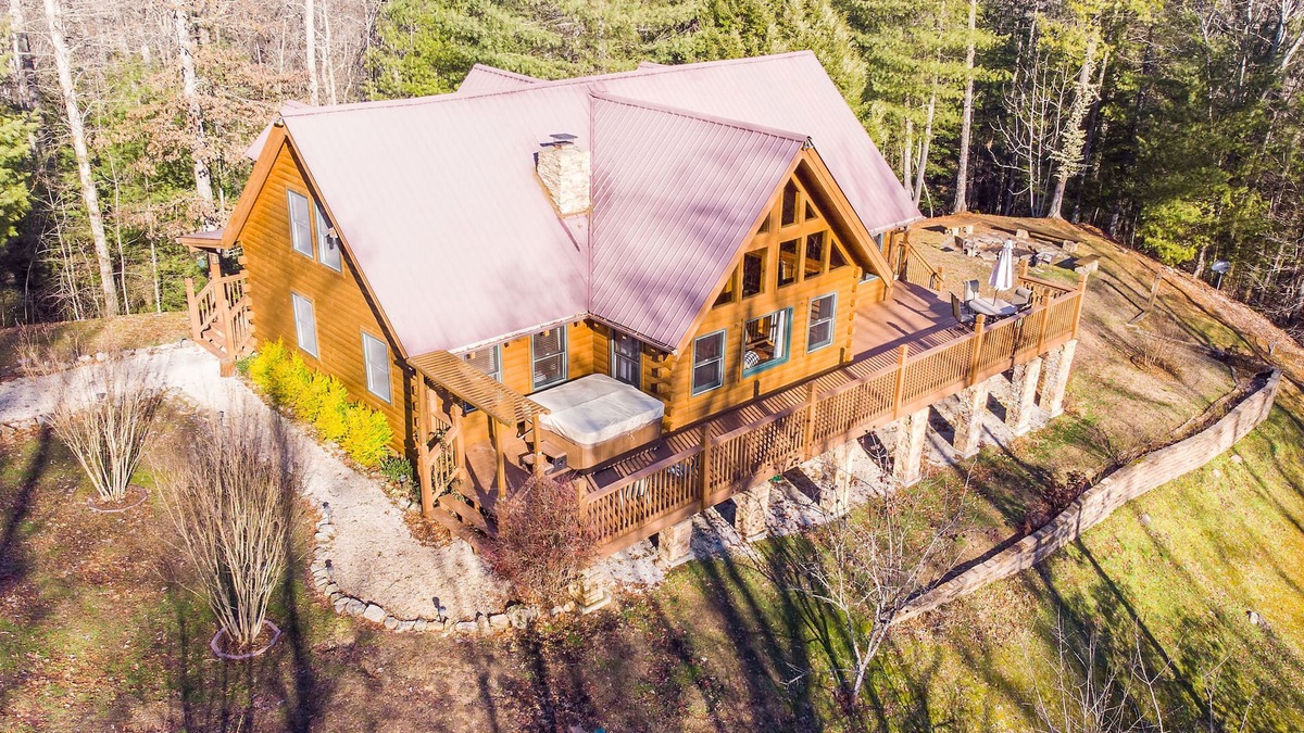 Pine Ridge Cabin | Hot Tub & WiFi - Large Family Cabin - Mill Creek Point - Red River Gorge, Kentucky!