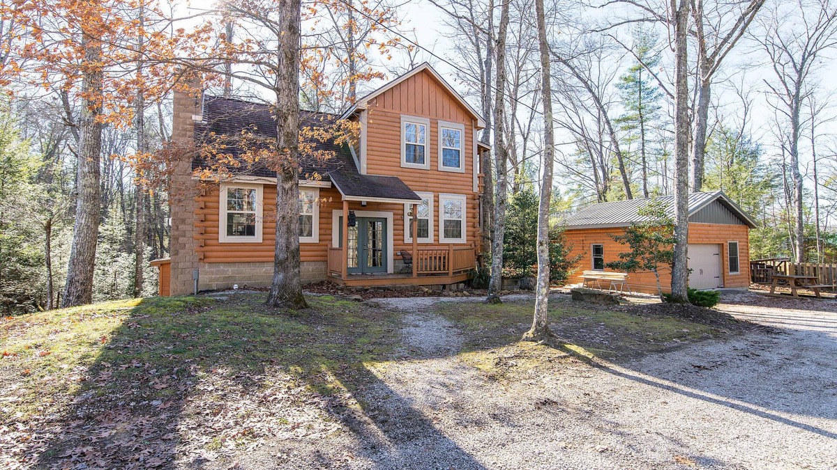 Rogers Cabin | Hot Tub & WiFi - Large Family Cabin - Climber's Haven - Red River Gorge, Kentucky!