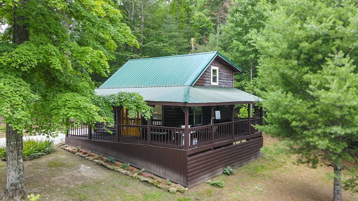 Stanton Cabin | Hot Tub, WiFi & Pet-Friendly - Secluded Family Getaway - Pilot Point - Red River Gorge, Kentucky!