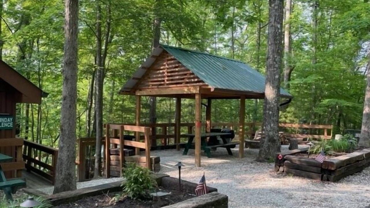 Zoe Cabin | Hot Tub, WiFi & Pets - Sunday Silence in Red River Gorge, KY!