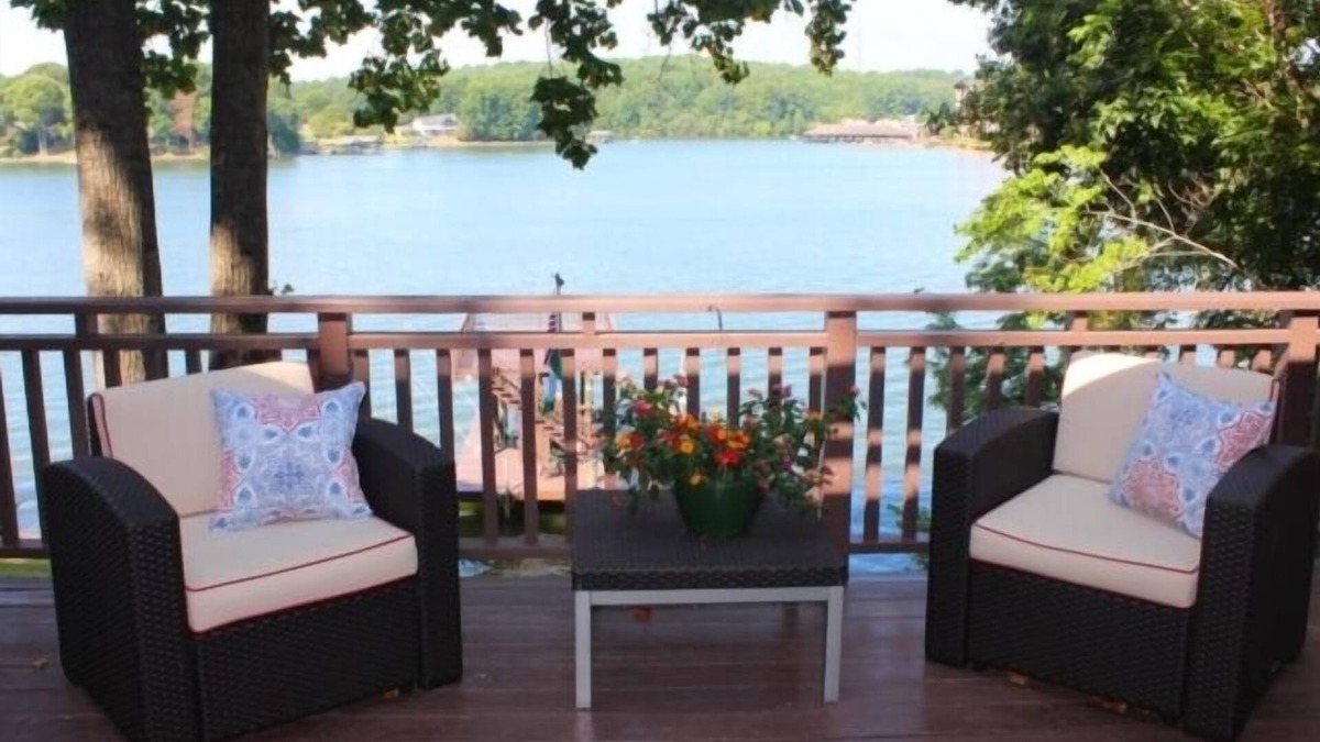 Moneta House | Hot Tub, Wifi, Pool Table & Air Hockey, Swimming Pool, Flat Lot, Incredible View.