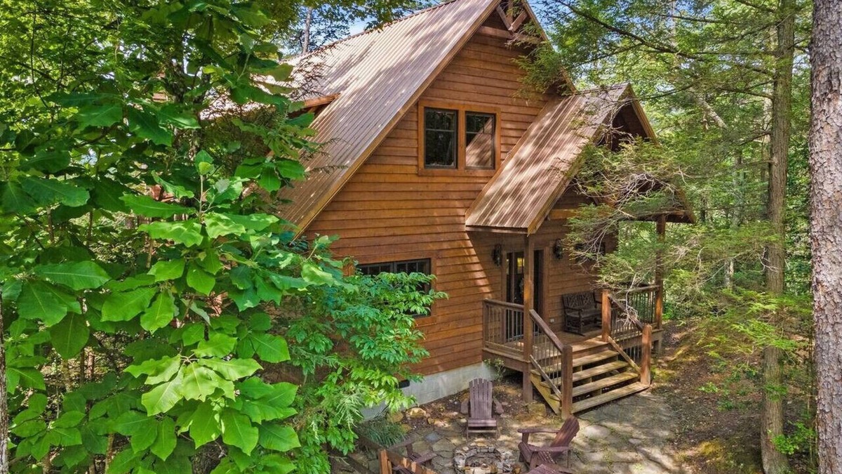 Rogers Apartment | Hot Tub & WiFi - Sky Pointe - LUX cabin in RRG, KY
