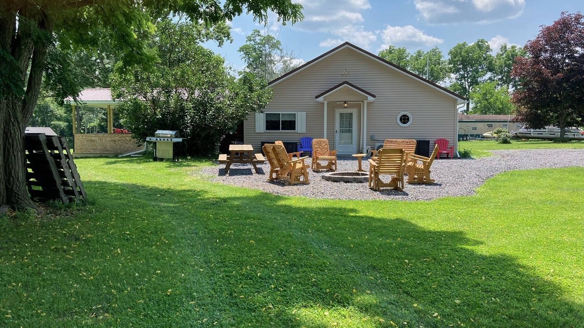 Dundee Cottage | Hot Tub, Winter rates, Lake View Cottage, Dog Friendly, Lake Access