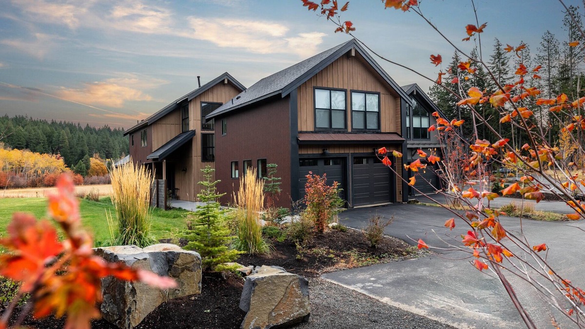 Ronald Other | Hot Tub with Views of Nelson Preserve, Apartment Above Garage