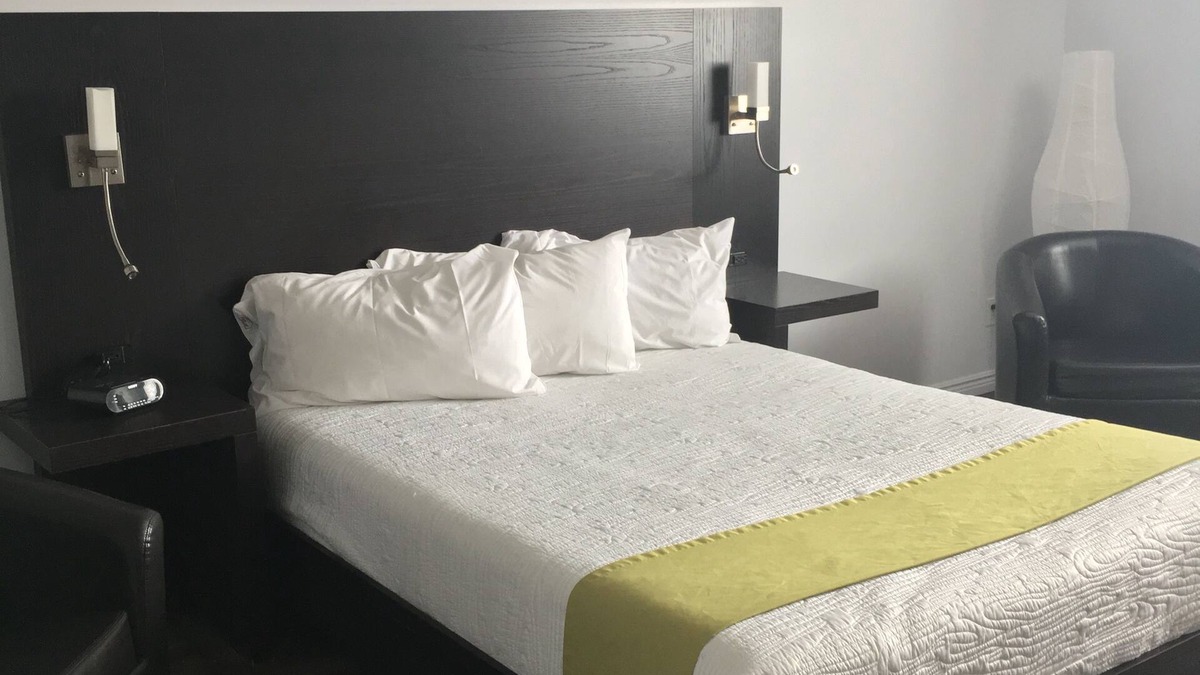 Degelis Hotel | Hotel 1212