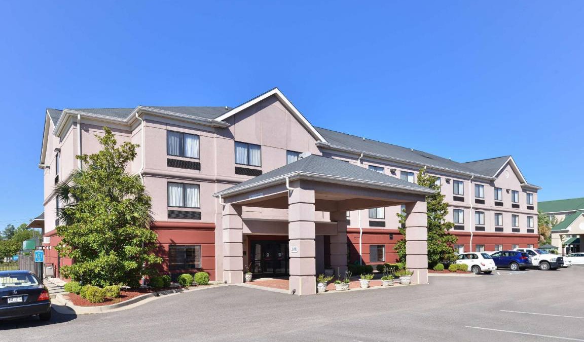 National Hills Hotel | Hotel ∙ 127 guests