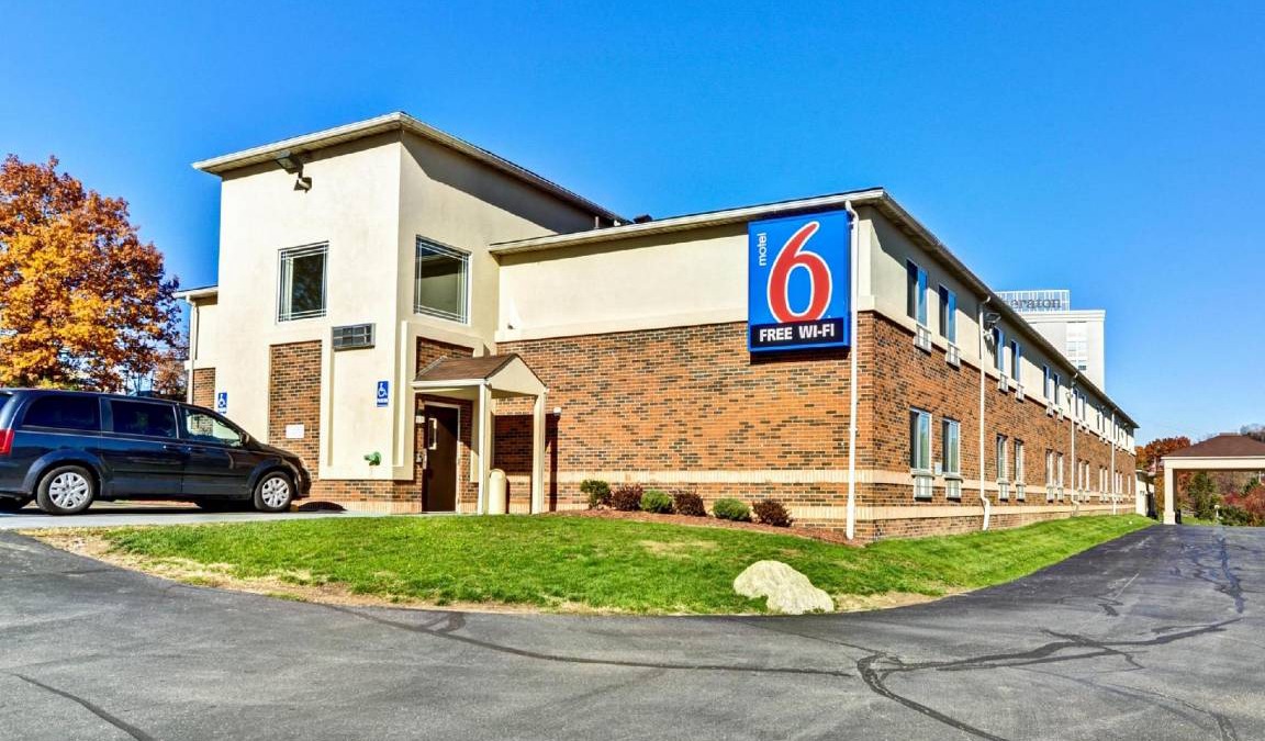 Moon Township Hotel | Hotel ∙ 4 guests