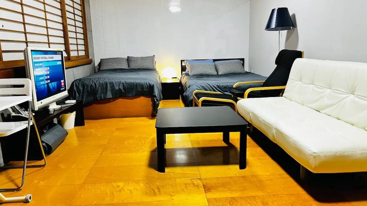 Minamiaoyama House | Hotel Adnes 2 double beds sofa bed 30 large p / Minato-ku Tokyo
