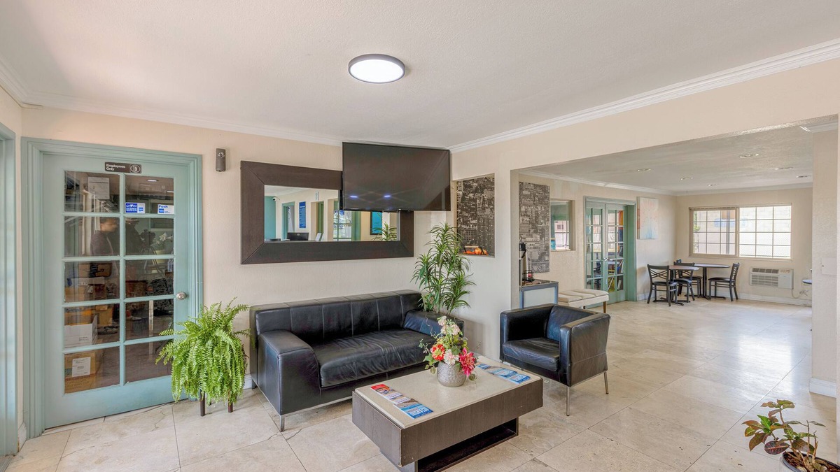 Loma Alta Hotel | Hotel Avenida - Oceanside Camp Pendleton