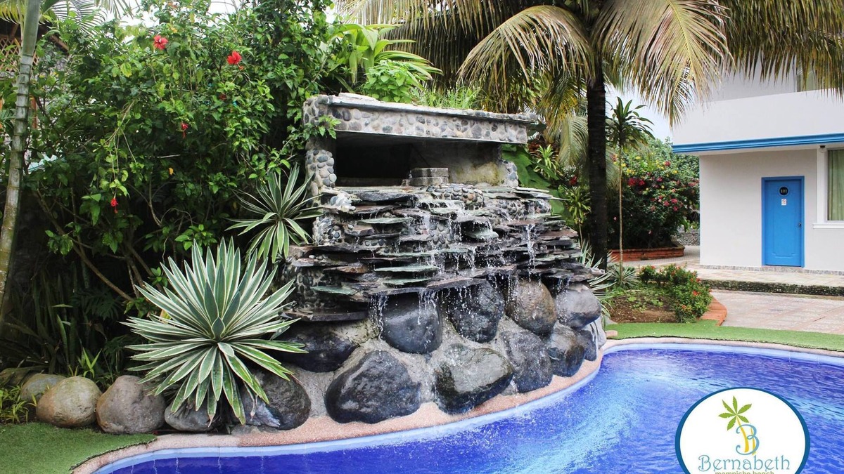 Mompiche Hotel | Hotel Bernabeth