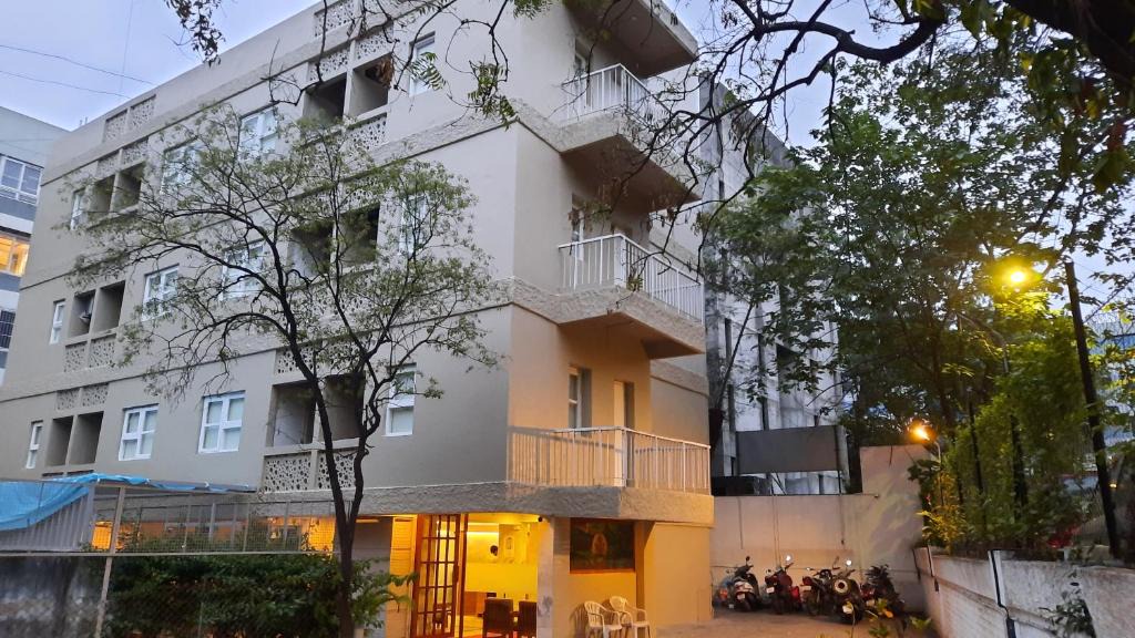 Shivajinagar Hotel | Hotel Bhooshan, Shivajinagar, Pune