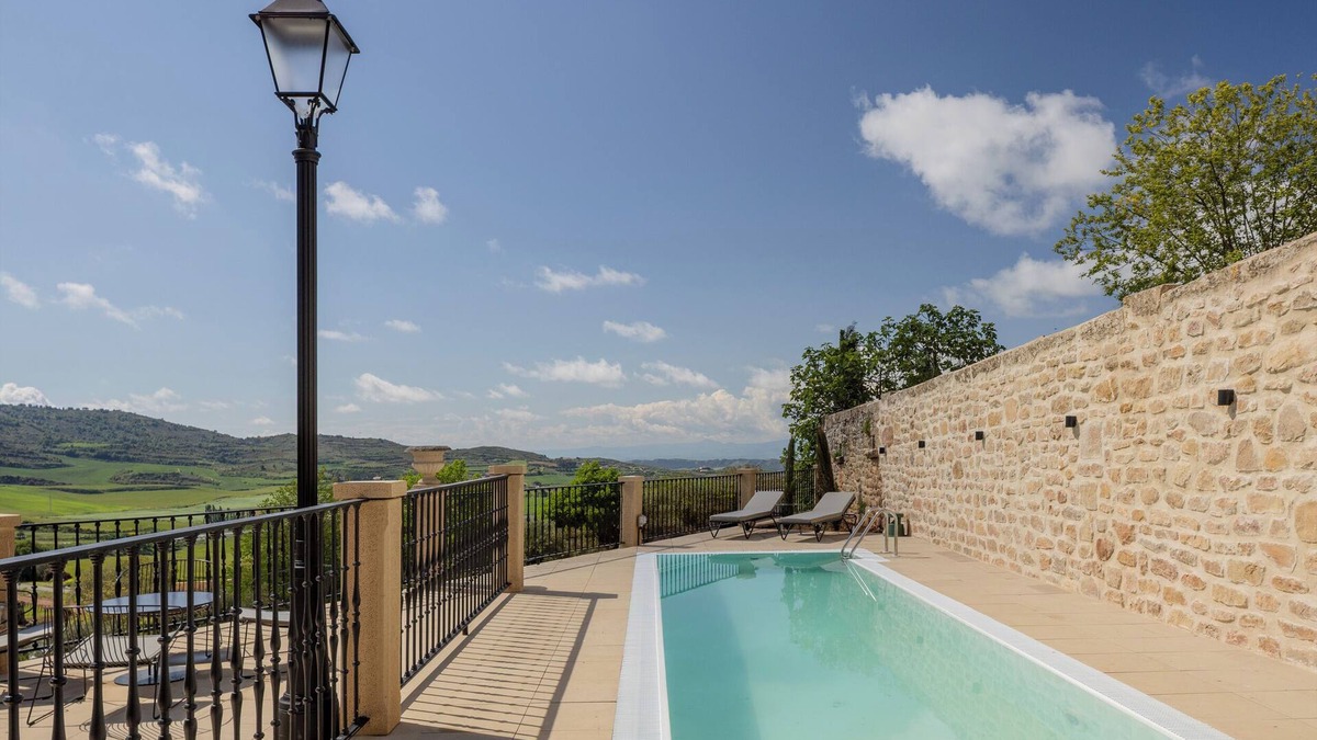 Villamayor de Monjardin Hotel | Hotel Boutique Mirador de Deyo