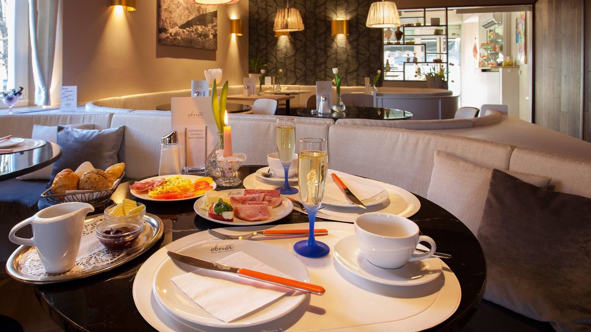 Hoyren Hotel | Hotel Café Ebner