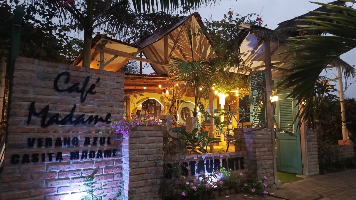 Puerto Lopez Hotel | HOTEL CAFE MADAME PUERTO LOPEZ