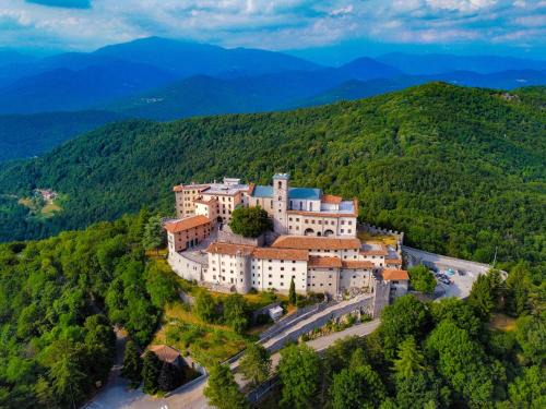 Mernico Hotel | Hotel casa del pellegrino - Castelmonte