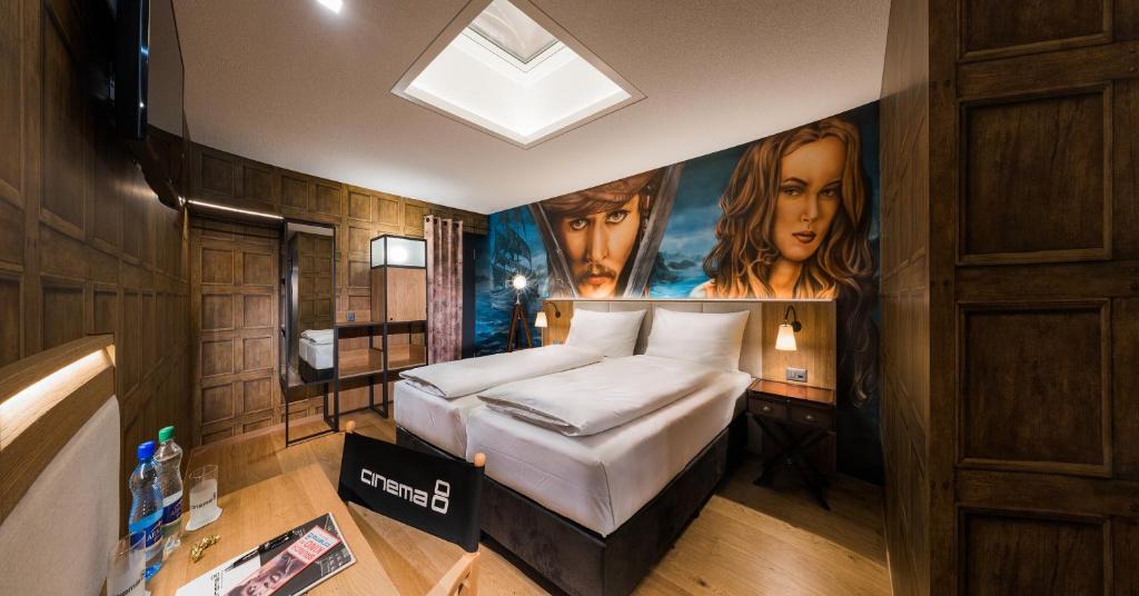 Schoftland Hotel | Hotel Cinema 8