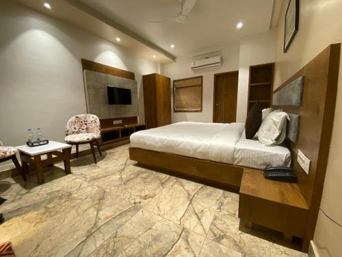 Veraval Hotel | HOTEL DAMODAR