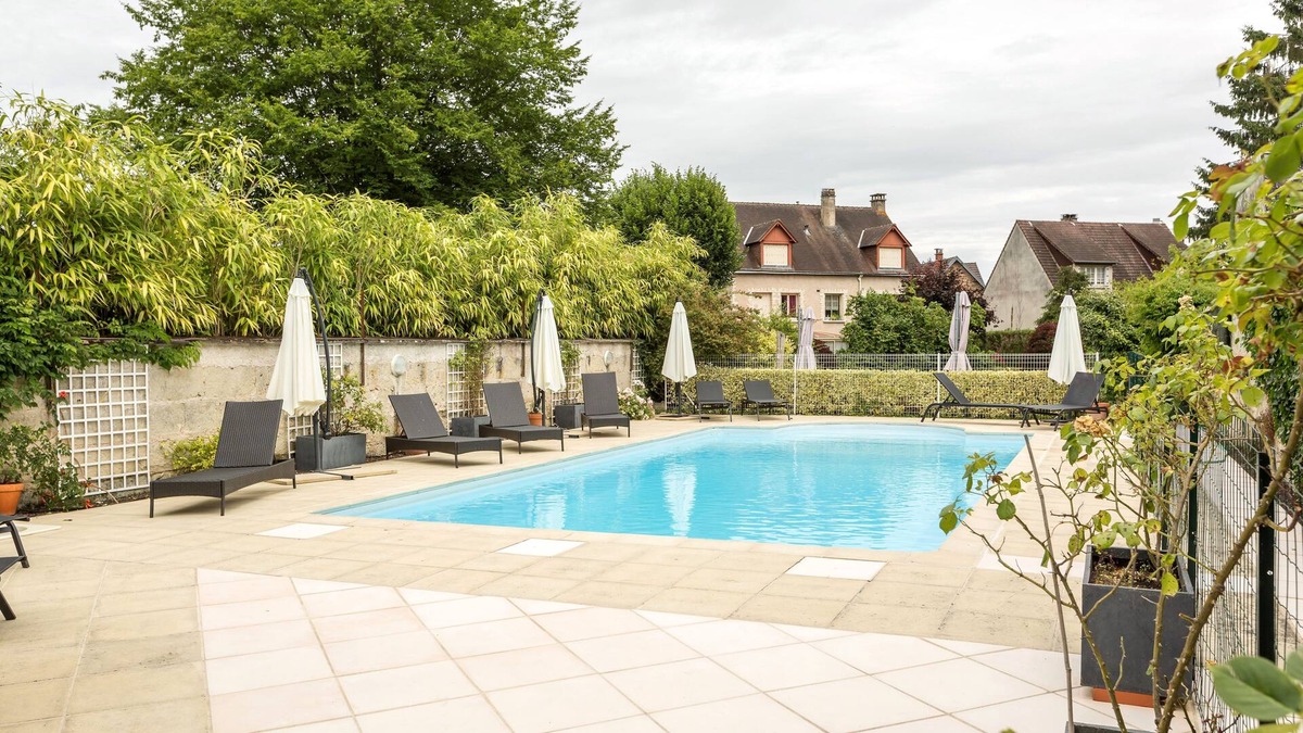 La Chartre-sur-le-Loir Hotel | Hotel De France - LOGIS DE FRANCE
