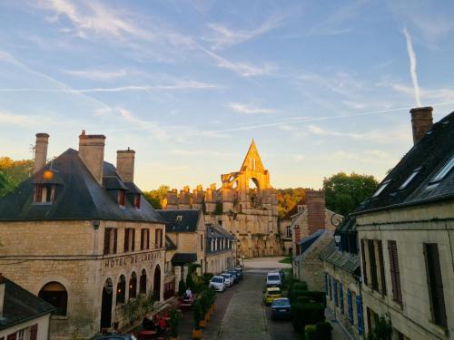 Longpont Hotel | HOTEL DE L'ABBAYE DE LONGPONT