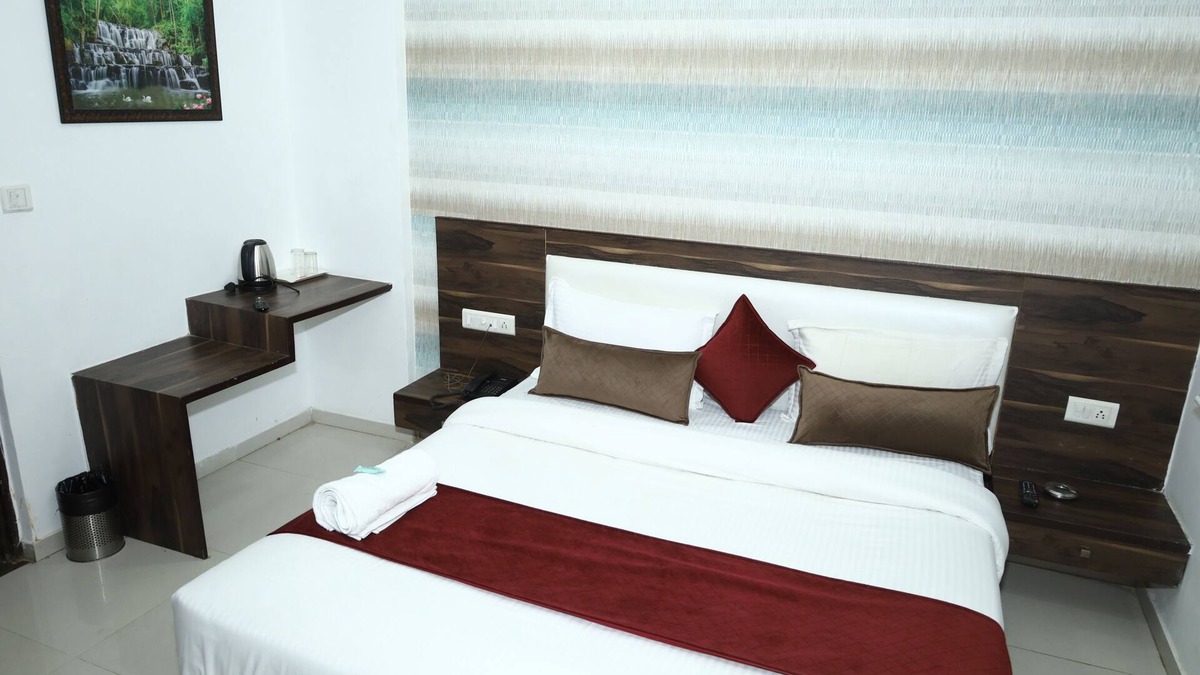 Ahmedabad Hotel | Hotel Dev Palace Ahmedabad