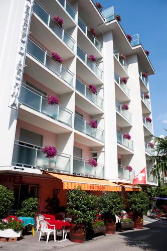 Paradiso Hotel | Hotel Dischma - FREE BUS AND TRAIN TICKET
