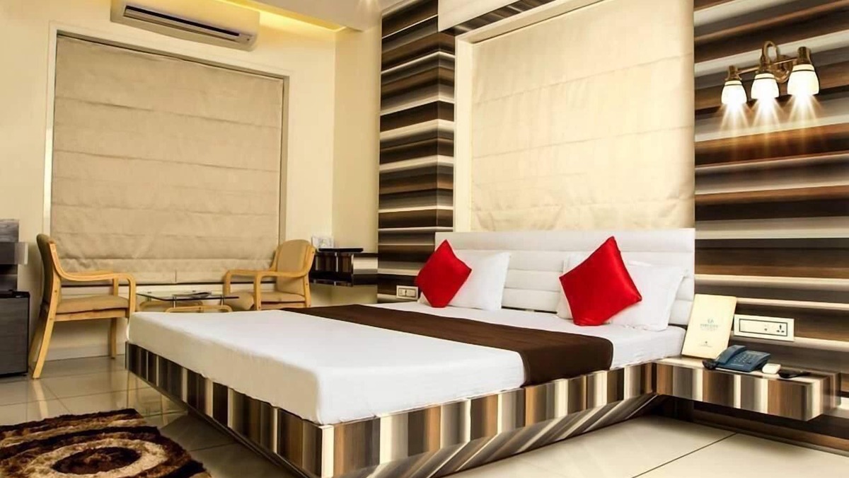 Navsari Hotel | Hotel Fun City