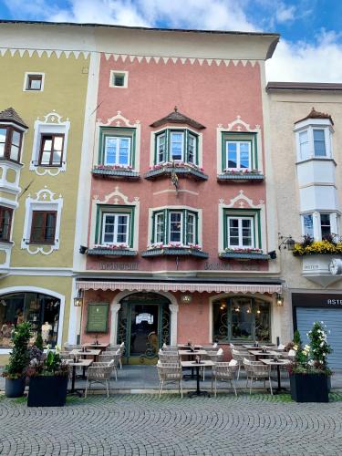 Vipiteno Historic Center Hotel | Hotel Goldenes Kreuz - since 1605