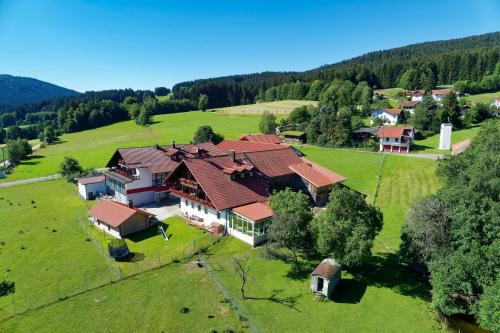 Achslach Hotel | Hotel Hirschenstein