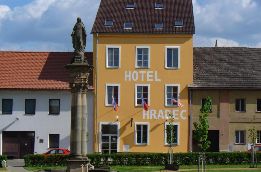Mlazovice Hotel | Hotel Hradec