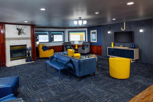 Ashwaubenon Hotel | Hotel J Green Bay