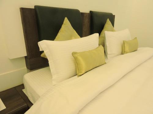 Khambhaliya Hotel | Hotel Kalyan's - Mansingh Inn