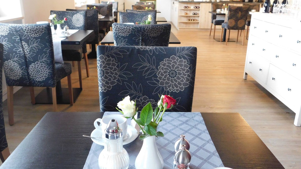Holzkirchen Hotel | Hotel KonradP