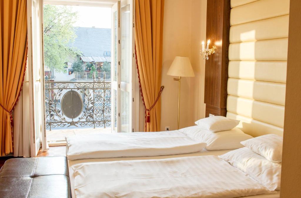 Tata Hotel | Hotel Kristály Imperial