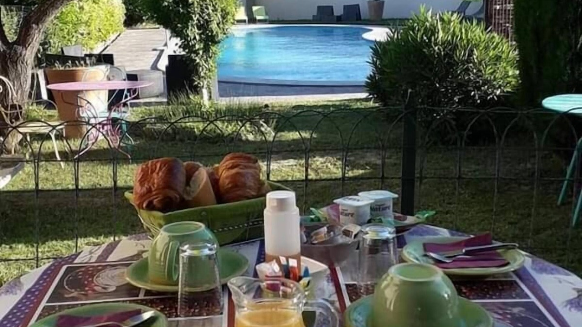 Saumane-de-Vaucluse Hotel | Hotel La Font de Lauro