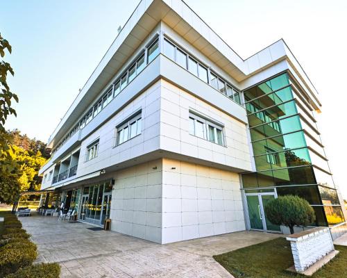 Brekoc Hotel | Hotel La Villa