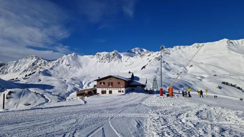 Champery Hotel | Hotel Le Chaudron Ski In Ski Out