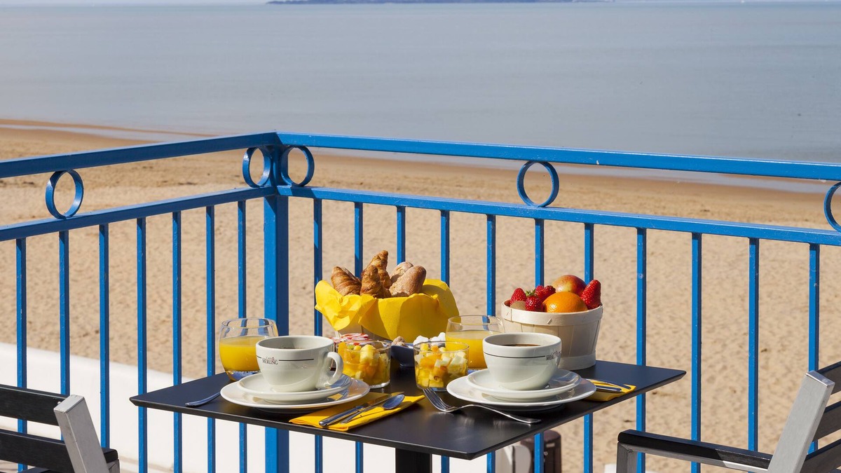 Quartier du Casino Hotel | Hotel Les Flots - Chatelaillon Plage