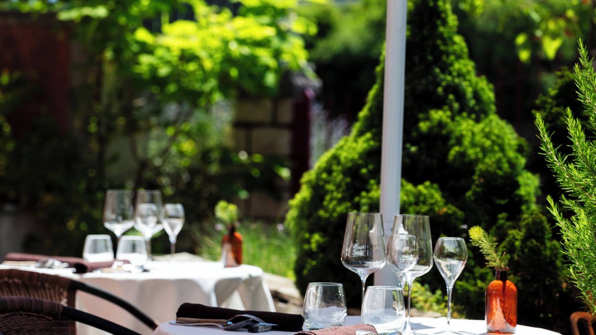 Vieille-Brioude Hotel | Hotel Les Glycines