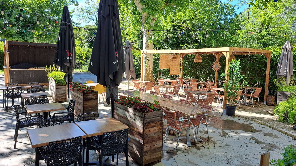 Aramon Hotel | hotel les platanes