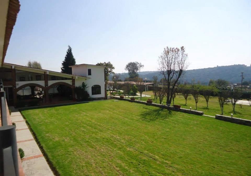 Villa del Carbon Hotel | Hotel Los Sauces