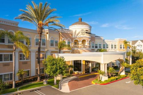 Anaheim Resort Hotel | Hotel Marguerite South Anaheim - Garden Grove, Trademark Collection by Wyndham