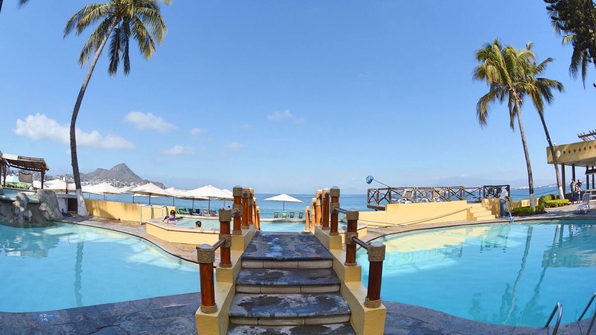 Manzanillo Hotel | Hotel Marina Puerto Dorado