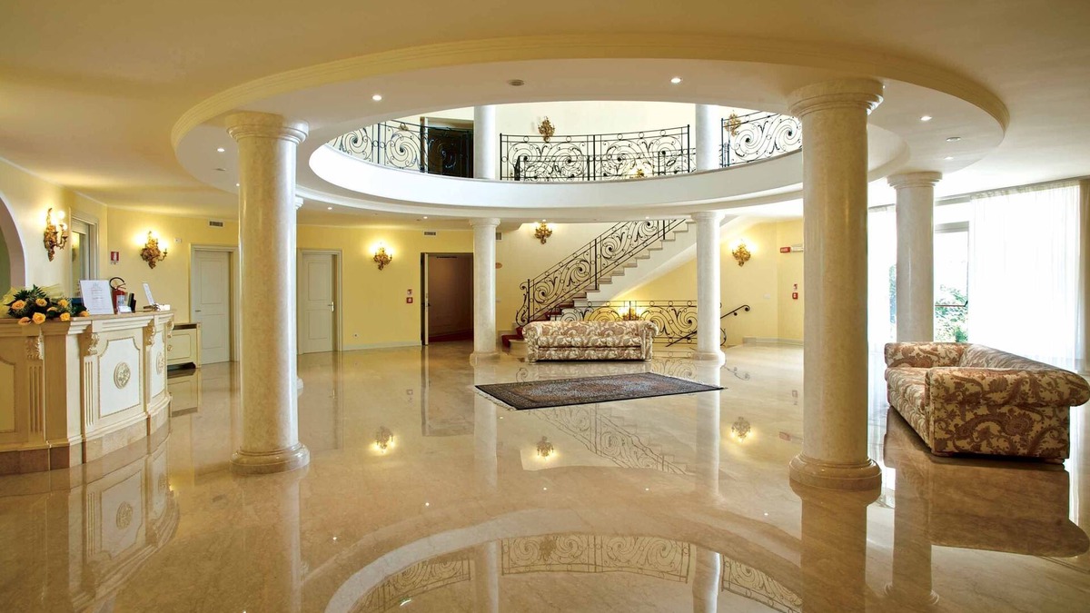 Calcinate Hotel | Hotel Motel Gold
