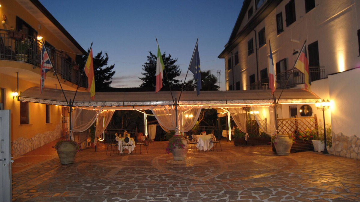 Lariano Hotel | Hotel Nespolo D'Oro