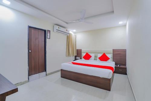 Navrangpura Hotel | Hotel O Greenwood