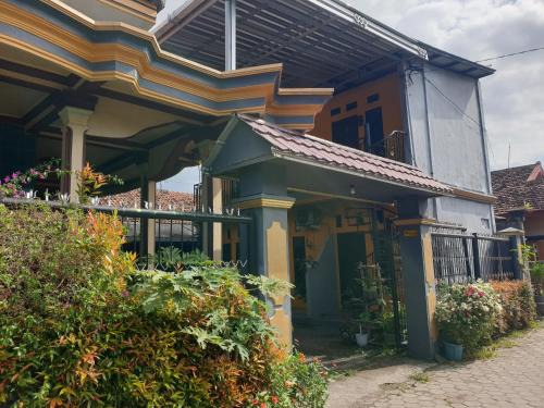 Rogojampi Hotel | Hotel O Kos Haji Jakfar SyariahNearPancoran mas 25