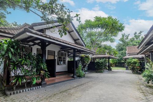 Kecamatan Narmada Hotel | Hotel O Losmen Ida Near PT. Narmada Awet Muda (Pabrik Lingsar)