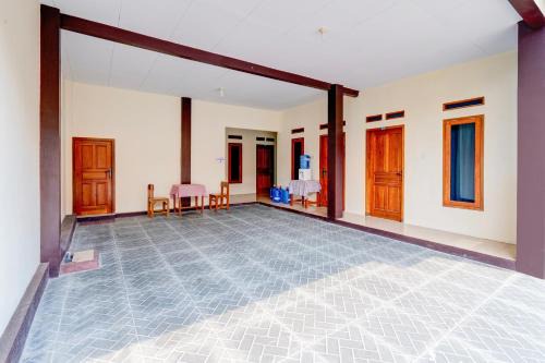 Kuningan Hotel | Hotel O Wisma Jasmine Syariah