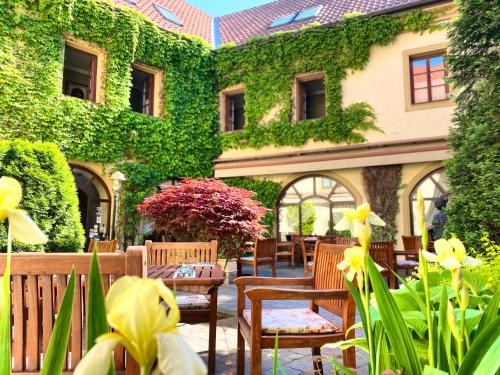 Kromeriz Hotel | Hotel Octarna - Free On-site Parking